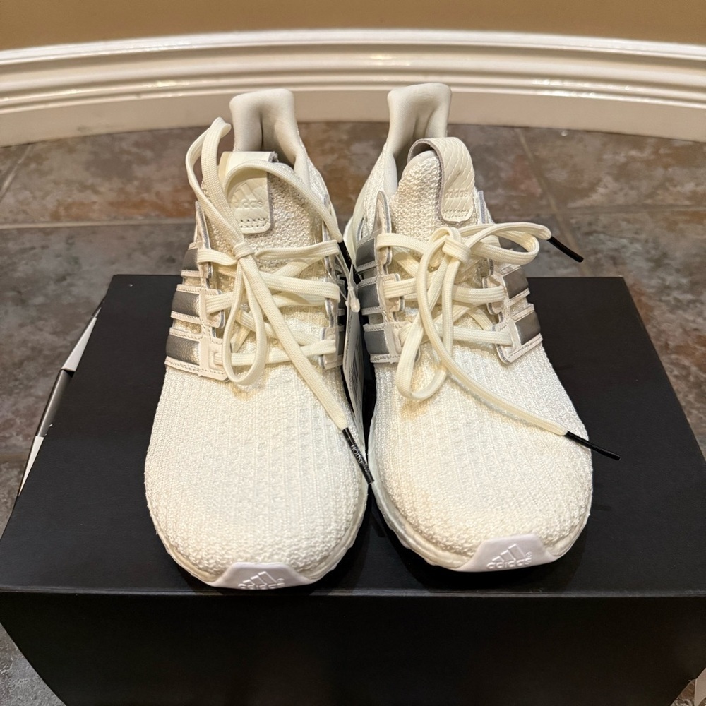 Women's Adidas Ultra Boost 4.0 Game Of Thrones Targaryen size 8 limited ed
